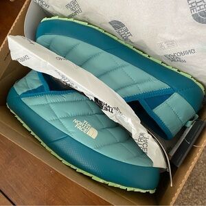 NWT The North Face Women’s THERMOBALL
TRACTION MULE SLIP ONS | Size 9